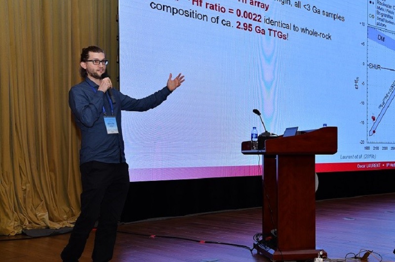 Keynotes presentations in the first day of the 9th Hutton Symposium Keynotes presentations in the first day of the 9th Hutton Symposium